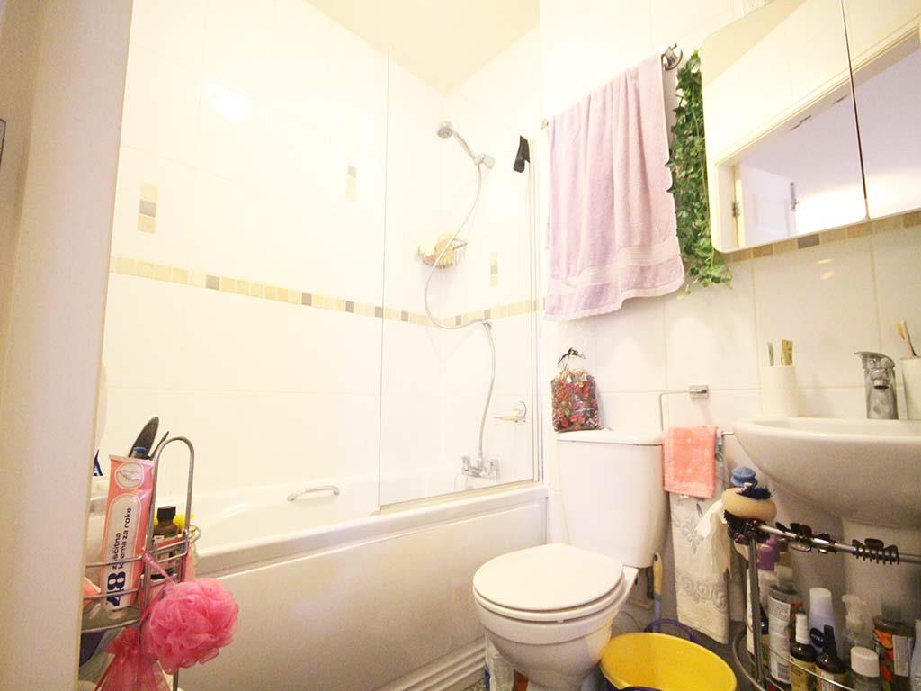2 bedroom apartment For Sale in Colne - IMG_8107 2.jpg